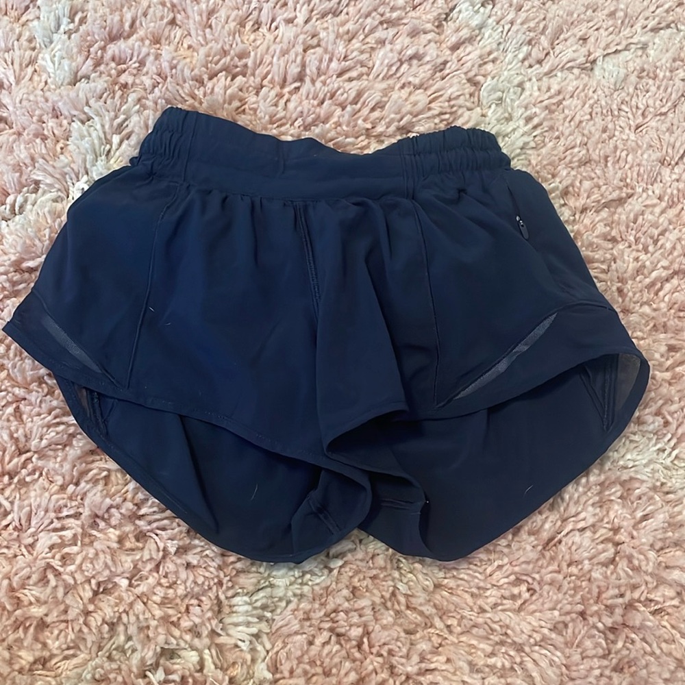 lululemon navy hotty hot shorts